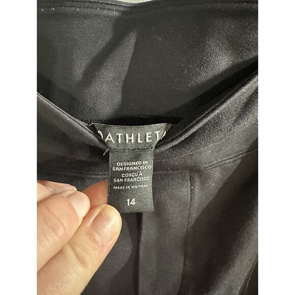 Athleta Eastbound Straight Leg Pant Black Size 14 Pleated Stretchy Pockets Zip - Picture 5 of 7